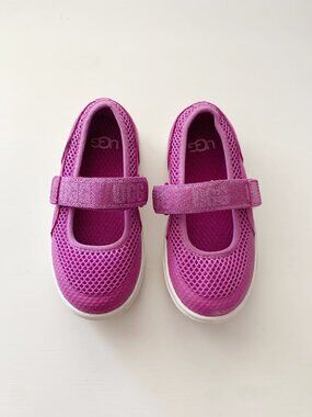 UGG Rennon Skimmer Flats • Size 8